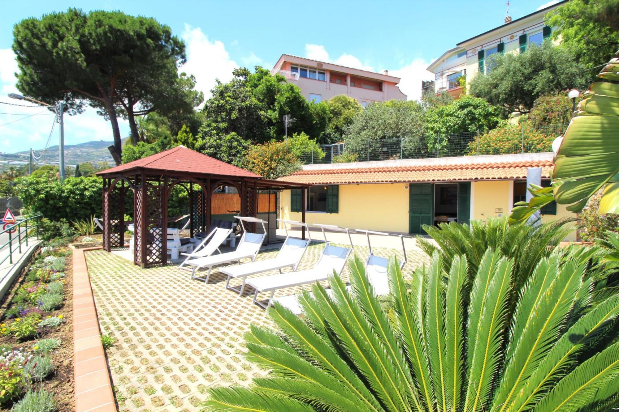 La Pace, Il Sole, Il Mare - Sanremo Casa Indipendente Vista Mare, Posto Auto Privato, Ampio Spazio Esterno Attrezzato, A Pochi Minuti Dalle Spiagge Екстериор снимка