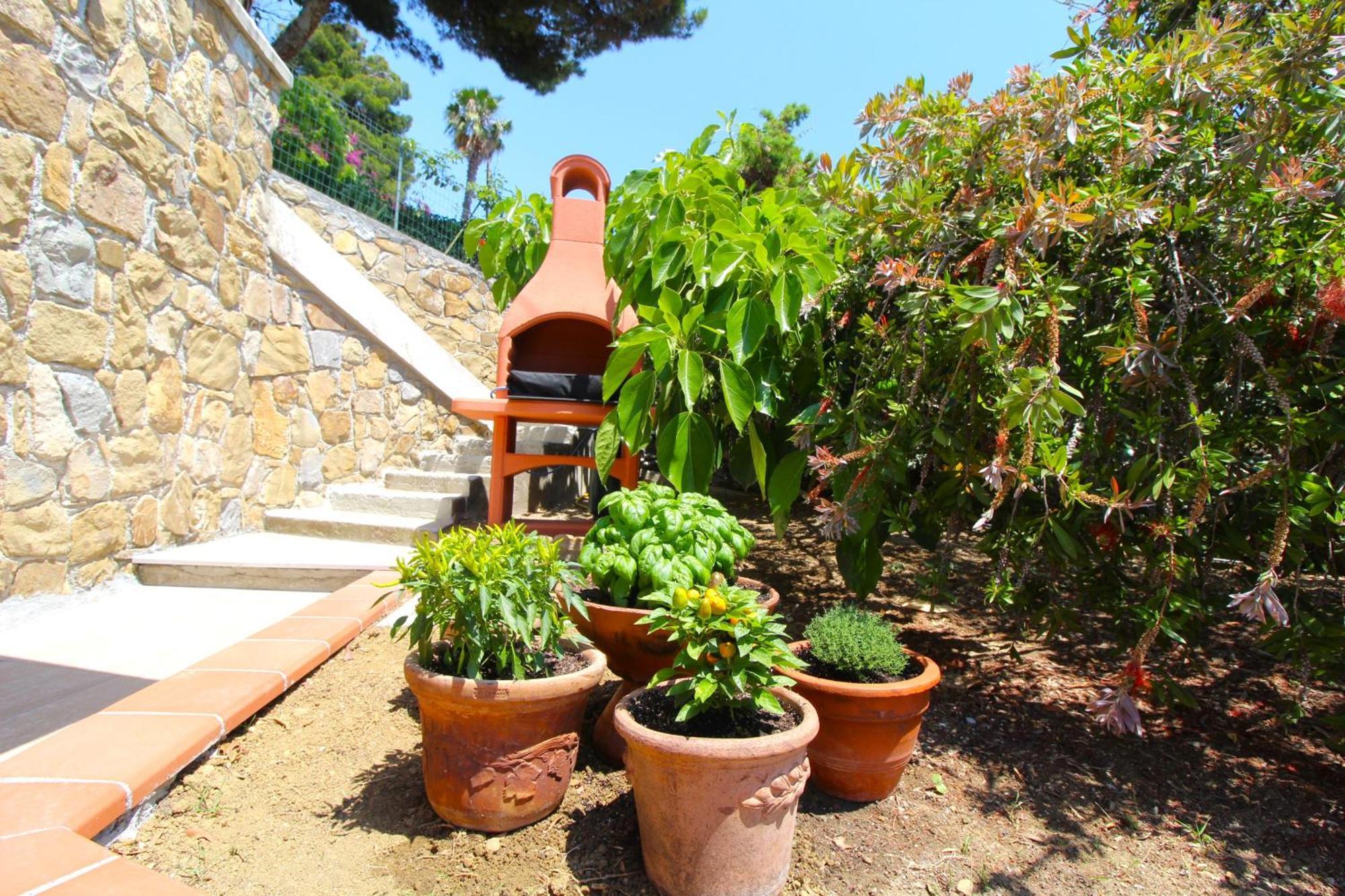 La Pace, Il Sole, Il Mare - Sanremo Casa Indipendente Vista Mare, Posto Auto Privato, Ampio Spazio Esterno Attrezzato, A Pochi Minuti Dalle Spiagge Екстериор снимка