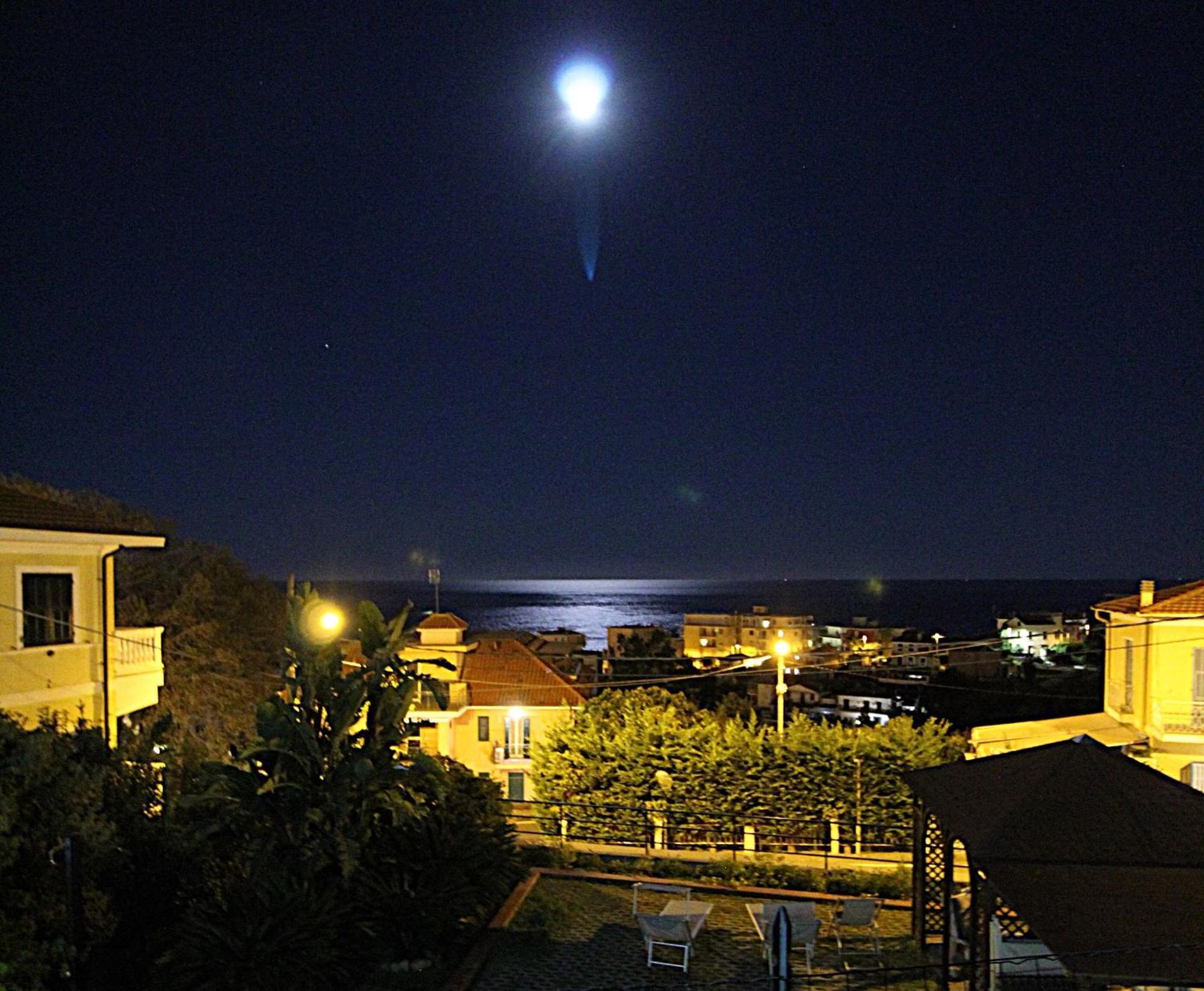 La Pace, Il Sole, Il Mare - Sanremo Casa Indipendente Vista Mare, Posto Auto Privato, Ampio Spazio Esterno Attrezzato, A Pochi Minuti Dalle Spiagge Екстериор снимка